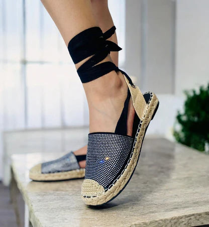 Zapatillas con cuerdas ajustables